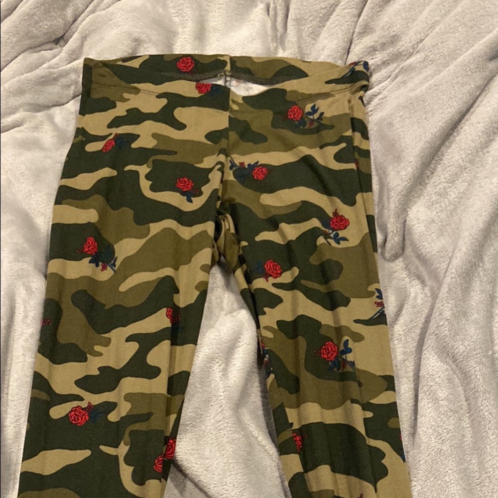 Army leggings with roses